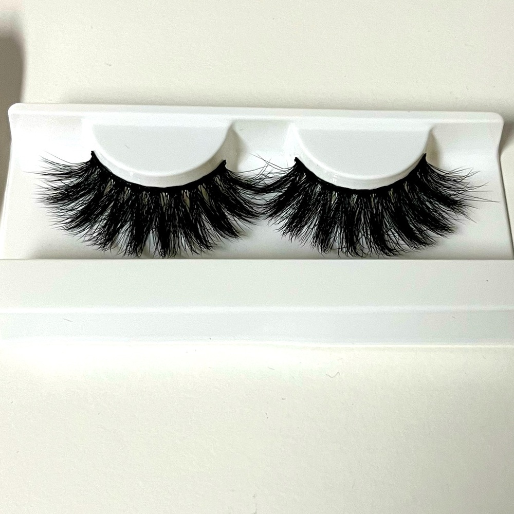 High volume 3D faux mink eyelashes by UNICE pair of 2